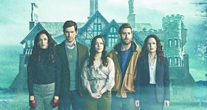 CARLA GUGINO PODRÍA ESTAR EN LA NUEVA TEMPORADA DE LA MALDICIÓN DE HILL HOUSE