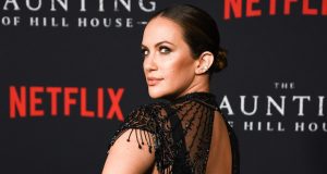 LA MALDICIÓN DE HILL HOUSE CONFIRMA A KATE SIEGEL PARA SU SEGUNDA TEMPORADA