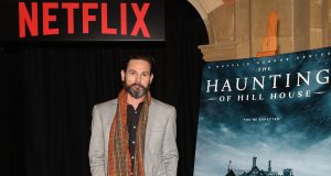 LA MALDICIÓN DE HILL HOUSE CONFIRMA A HENRY THOMAS PARA SU SEGUNDA TEMPORADA