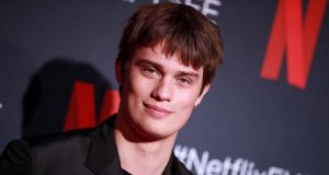 EL REMAKE DE JÓVENES Y BRUJAS SUMA A SU REPARTO A NICHOLAS GALITZINE