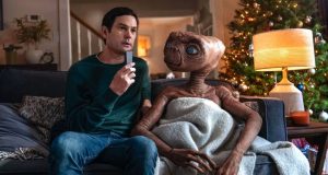 E.T. REGRESA A LA TIERRA PARA VISITAR A SU AMIGO ELLIOT