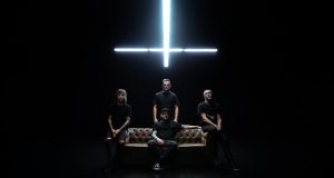 LA REINA, el nuevo álbum de APHONNIC, ya a la venta.
