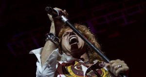 David Coverdale cancela la gira de Whitesnake por cirugía: Declaración de cancelación del tour