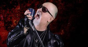 Rob Halford, de Judas Priest, exhorta a los «maníacos de metal» a mantenerse a salvo y a aislarse durante la pandemia