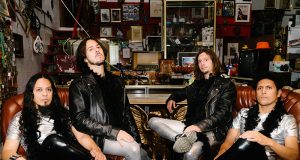 La banda granadina ZUTATEN presenta «DIOS ES GLAM»