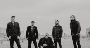 Sínkope lanza un videoclip solidario de «El Carro de la Vida» con 14 colaboraciones y en versión acústica.