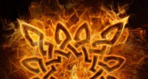 STRAVAGANZZA: «Impotencia II» es el nuevo adelanto de ‘La Noche del Fénix’ su nuevo álbum en directo.