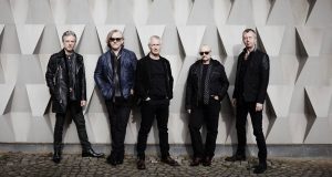 THUNDER -las leyendas del Hard Rock Británico- presentan su videoclip, dedicado a la crisis del Brexit, LAST ONE OUT TURN OFF THE LIGHT