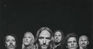 DARK TRANQUILLITY escucha ‘Moment’ al completo en un concierto en streaming y conoce a sus dos nuevos miembros Christopher Amott (ex-Arch Enemy) y Johan Reinholdz (Nonexist). Nos lo cuenta Mikael Stanne.