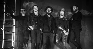 Luback PLANTA CARA a los políticos con BEWARE