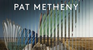 PAT METHENY NOS AVANZA SU MULTIMOVIMIENTO DE GUITARRA CLÁSICA