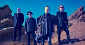 GARBAGE ESTAN DE VUELTA CON «NO GODS NO MASTERS» Shirley Manson, vocalista de Garbage, nos comenta sobre este nuevo single