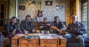 INSOLENTES: Lanza el videoclip ‘Salir por Patas’, junto a Alfredo Piedrafita, adelanto del álbum ‘Que Todo Reviente’ (20/04/21) + Reserva disponible en EL TRIDENTE