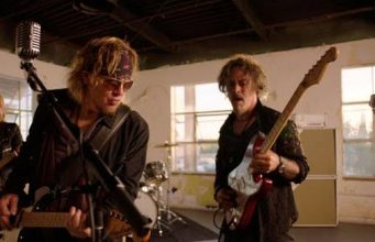 SMITH/KOTZEN -el guitarrista de IRON MAIDEN y el ex de POISON, Mr.BIG- tienen nuevo videoclip «SOLAR FIRE». Su álbum fue N#8 de Ventas en España.