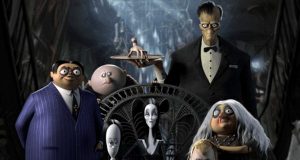 LA FAMILIA ADDAMS NOS PRESENTA SU PRIMER TRÁILER