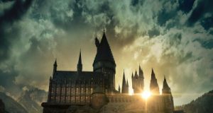 ANIMALES FANTÁSTICOS: LOS SECRETOS DE DUMBLEDORE NOS PRESENTA SU PRIMER PÓSTER