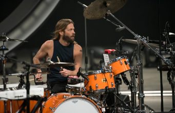 Hallado muerto en Bogotá Taylor Hawkins conocido por ser el batería de Foo Fighters.