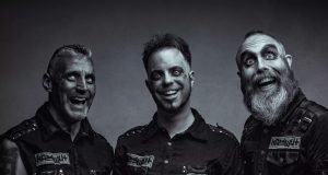 Esta tarde tenemos reunión con Hasswut que nos presentan en la entrevista universal su álbum «Mund Zu!»