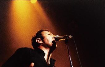 Emocionante video de JOE STRUMMER -la leyenda del Punk y el Rock- con imágenes inéditas y cameo de EDDIE VEDDER (Pearl Jam)