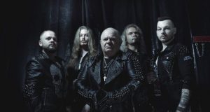U.D.O. celebra el lanzamiento de la compilación de 2 CD «The Legacy“ con un nuevo video visualizador para su canción clásica „Holy“